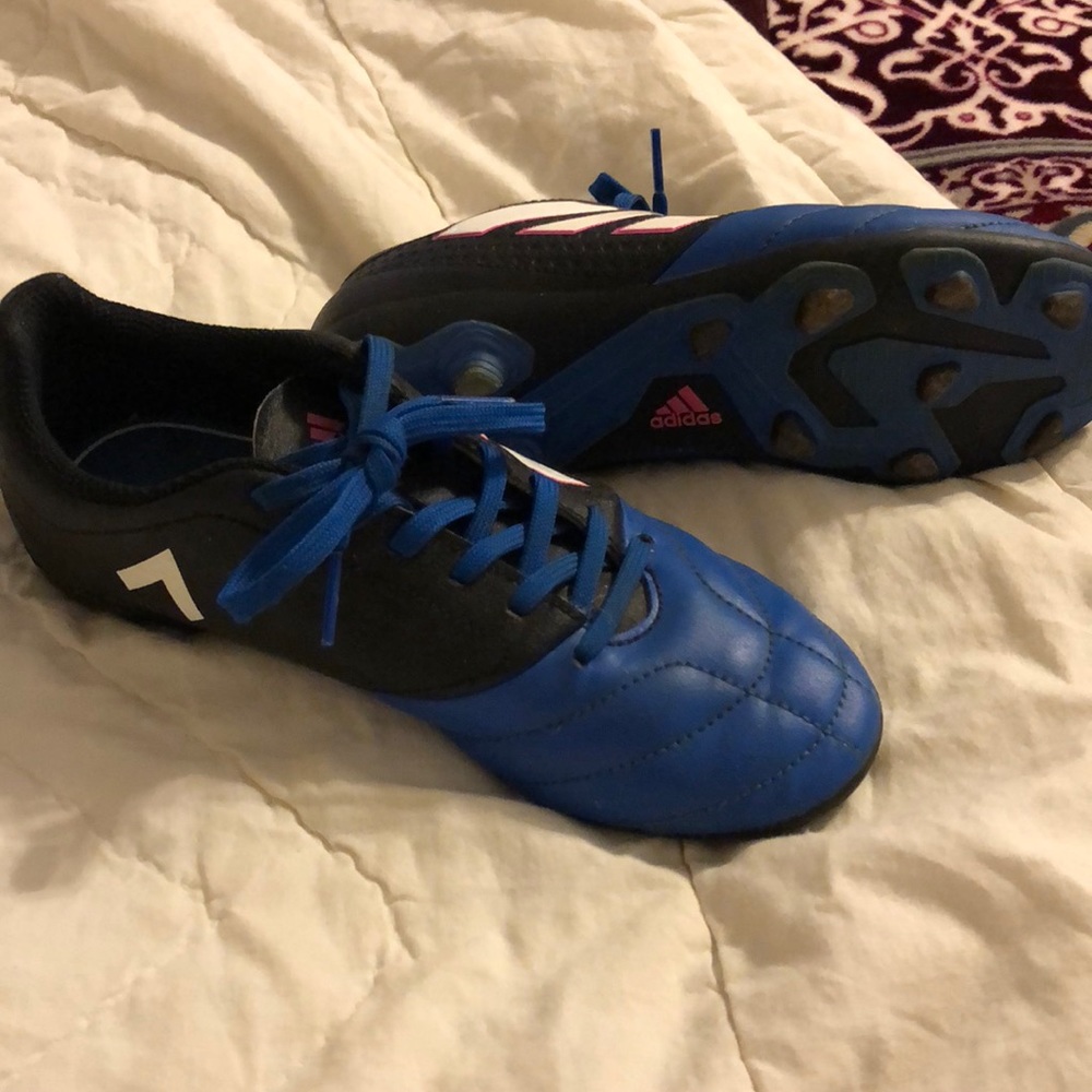 Soccer cleats